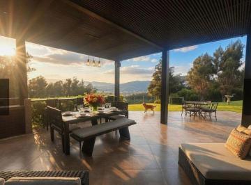 Casa de 4 habitaciones, Quito · Vendo Casa en Urbanización Cerrada en Nayón