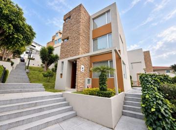 Casa de 4 habitaciones, Quito · Casa Independiente, Balcon del Norte