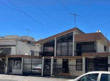 Casa de 5 habitaciones, Quito · Vendo Casa Rentera Rumipamba