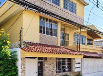 Departamento de 3 habitaciones, Guayaquil · Aqluilo Departamento Kennedy Guayaquil