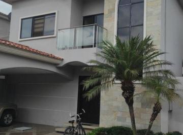 Casa de 3 habitaciones, Guayaquil · Casa de 200 m² con 3 Dorm. en Venta en La Ciudadela Central Park. Samborondon