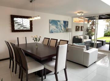 Departamento de 2 habitaciones, Quito · Dúplex en Venta, Cumbayá | 2 Dorm., 126 m², Jardín Privado | Sector Auki Plaza