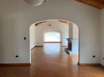 Casa de 4 habitaciones, Quito · Bonita y Amplia Casa de 4 Dorm. en 2,596 m² de Terreno