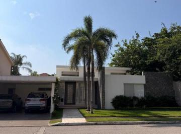 Casa · 735m² · 3 Habitaciones · 1 Estacionamiento · Vendo Casa en Urb Rio Lindo, Samborondon