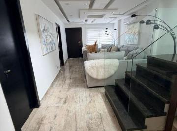 Casa · 168m² · 3 Habitaciones · 1 Estacionamiento · Vendo Casa Moderna y Totalmente Remodelada en Ciudad Celeste