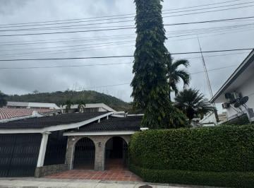 Casa de 4 habitaciones, Guayaquil · Casa de Venta en Los Parques – 4 Dorm., Piscina y Suite Independiente