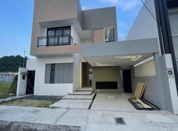 Casa · 380m² · 4 Habitaciones · 2 Estacionamientos · Vendo Casa de Estreno en Urb. El Condado Vicollinci