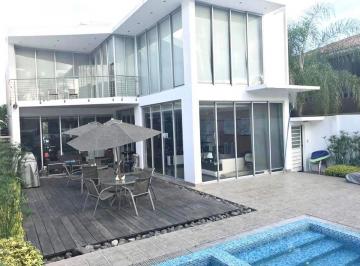 Casa · 547m² · 4 Habitaciones · 2 Estacionamientos · Vendo Casa en Urb. Laguna Club en Via a La Costa.