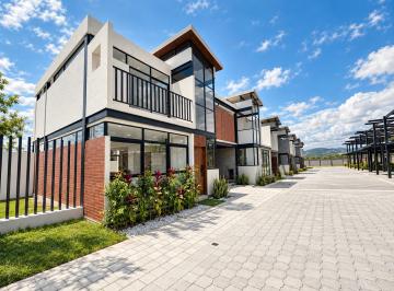 Casa de 3 habitaciones, Quito · Casas en Venta en Llano Grande de 120 m² con Patio | $107.700