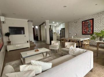 Casa · 280m² · 3 Habitaciones · 2 Estacionamientos · Venta y Alquiler de Casa en Urb. Terrasol.