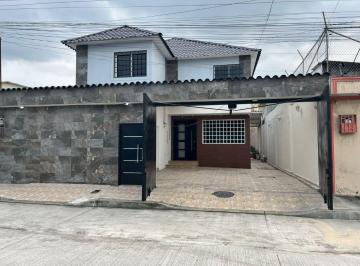 Casa · 327m² · 4 Habitaciones · 2 Estacionamientos · Vendo Casa en Samanes 1
