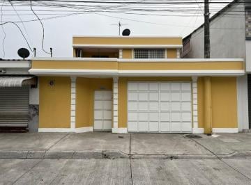 Casa · 197m² · 4 Habitaciones · 2 Estacionamientos · Vendo Casa en Al Norte de Guayaquil