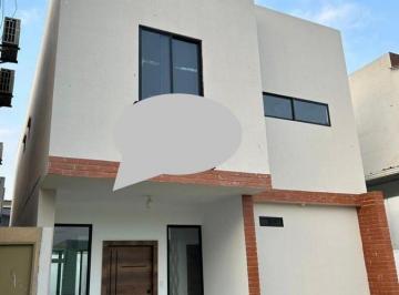 Casa · 172m² · 3 Habitaciones · 2 Estacionamientos · Vendo Casa de Estreno en Urb. Bali