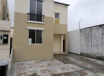 Casa · 112m² · 3 Habitaciones · 1 Estacionamiento · Urb. Gran Victtoria, Casa en Venta.