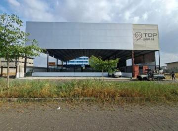 Bodega-Galpón · 120m² · 1 Estacionamiento · Alquilo Galpon en Urb. Villa Club