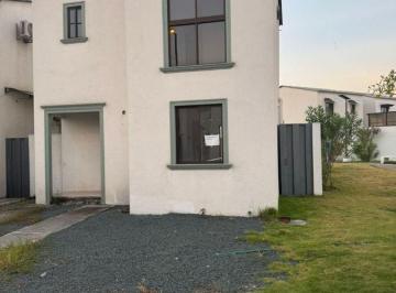 Casa · 70m² · 2 Habitaciones · 1 Estacionamiento · Vendo Casa en Urb. La Rioja