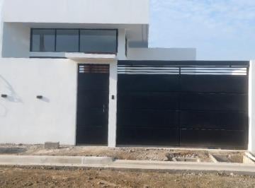 Casa · 160m² · 3 Habitaciones · 2 Estacionamientos · Casa Moderna y Totalmente Domotizada en Venta – Portoviejo