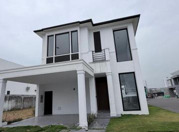 Casa de 3 habitaciones, Guayaquil · Casa Moderna Esquinera de Estreno con 3 Dorm. en Venta en Samborondón Isla Celeste