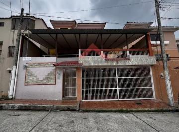 Casa de 3 habitaciones, Guayaquil · Se Vende Propiedad en Urbanización Ceibos Norte