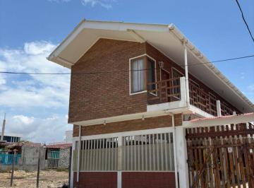 Casa de 5 habitaciones, Playas · En Venta Villa en Engabao Playas Villamil a Hora y Media de Guayaquil.