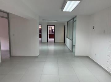 Oficina comercial , Quito · Oficina Remodelada Frente Al Swissôtel