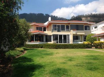 Casa · 500m² · 3 Habitaciones · 4 Estacionamientos · Renta Amplia Casa 3 Dorm. en San Isidro - Vista Grande - Miravalle - Quito