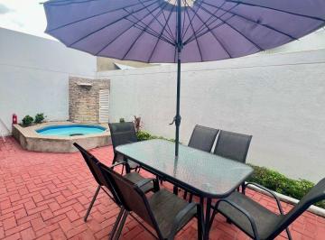 Casa de 3 habitaciones, Daule · Se Vende Casa con Jacuzzi en Urbanización Napoli