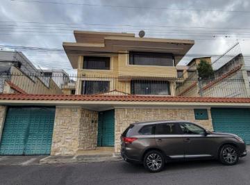 Casa de 7 habitaciones, Quito · Casa en Venta con Departamento Duplex en Ponceano