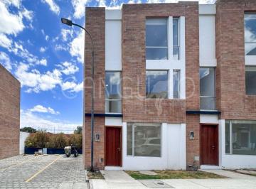 Casa de 3 habitaciones, Quito · Cálida Casa a Estrenar en Pomasqui