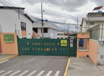 Departamento de 6 habitaciones, Quito · Vendo Casa con Dos Departamentos - Sur de Quito