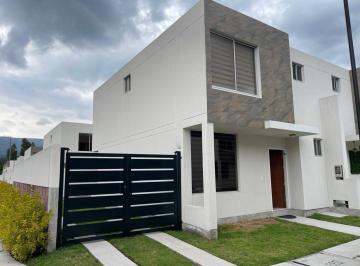 Casa · 100m² · 3 Habitaciones · Casa - Los Chillos
