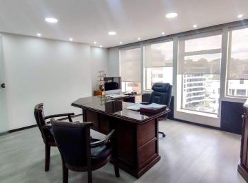 Oficina comercial , Quito · Oficina Remodelada en Venta – La Pradera | 71,50 m² + Parqueadero