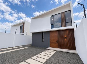 Casa de 3 habitaciones, Manta · Casa de Venta en Manta Las Orquídeas Zona Norte