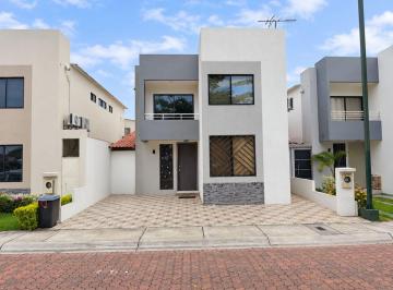 Casa · 150m² · 3 Habitaciones · 3 Estacionamientos · Casa en Alquiler en Aurora, Urb. La Joya Gabr