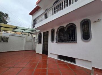 Casa de 12 habitaciones, Guayaquil · Casa Rentera con 5 Departamentos con Amplia Terraza y Vista a La Ciudad