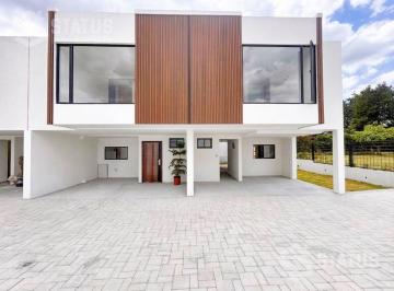 Casa · 104m² · 3 Habitaciones · 2 Estacionamientos · Venta de Casa en Conocoto Junto Al Colegio La Salle - ¡Aplica Crédito Miti - Miti o Vip!
