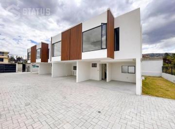 Casa · 105m² · 3 Habitaciones · 2 Estacionamientos · Venta de Casa Esquinera en Conocoto Junto Al Colegio La Salle - ¡Aplica Crédito Miti - Miti o Vip!