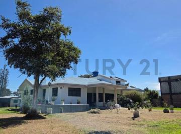 Casa · 250m² · 3 Habitaciones · 10 Estacionamientos · Se Vende Casa con Terreno en Amaguaña