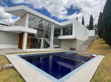 Casa de 4 habitaciones, Quito · Casa en Yanazarapata, Cumbaya, 1600 m Terreno 320 m Construccion, Piscina Privada
