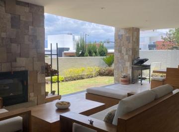 Departamento de 3 habitaciones, Quito · Departamento de 196 m² con 3 Dorm. en Venta en Cumbayá con Jardín
