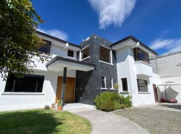 Casa · 300m² · 5 Habitaciones · 3 Estacionamientos · Casa en Tumcasa en Renta Sector Pacho Salas, a un Minuto de La Ruta Viva, Conjunto Privado Baco