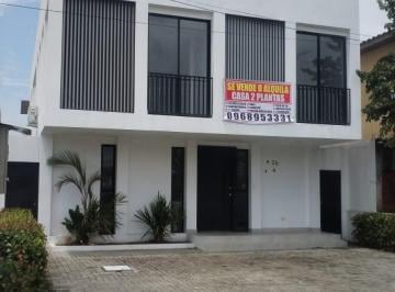 Fachada Moderna · Hermosa Casa Moderna 2 Plantas en Venta