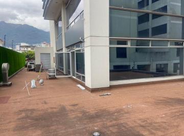 Oficina comercial , Quito · Arriendo Oficina 130 m, Dos Parqueaderos, Dos Bodegas! Frente Hotel Marriot $1496 Dólares