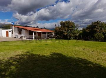 Quinta vacacional · 126m² · 2 Habitaciones · 8 Estacionamientos · Venta Quinta Vacacional en Guayllabamba