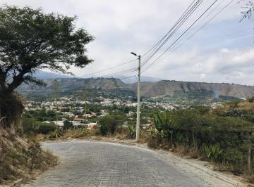 Terreno / Lote · 1030m² · 1 Habitación · Jal. Venta Terreno Guayllabamba 1030 m² Árboles de Aguacate y Casa Pequeña de Campo
