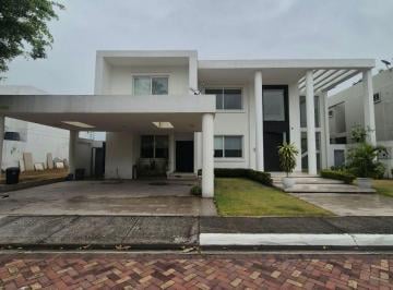 Casa de 3 habitaciones, Guayaquil · Alquilo Casa Samborondon Km 7