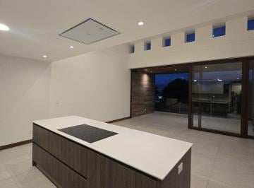 Departamento · 178m² · 3 Habitaciones · 2 Estacionamientos · Departamento en Renta 3 Dorm. Vista Hermosa Cumbayá Lujo