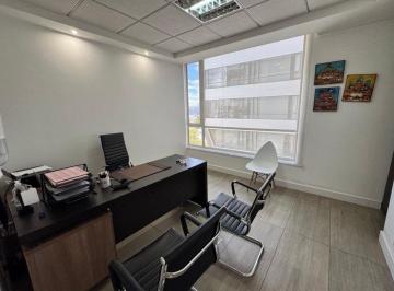 Consultorio de 3 habitaciones, Quito · De Renta Consultorio Médico en Citimed de 50 m² 1 Parqueo 3 Ambientes con o Sin Muebles