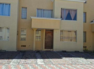 Casa de 4 habitaciones, Quito · Casa de 3 Pisos, 4 Dorm, 3.5 Baños en Conjunto Privado - Calle Ismael Solís