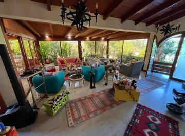 Hacienda-Quinta · 253m² · 3 Habitaciones · 10 Estacionamientos · Quinta en Tumbaco
